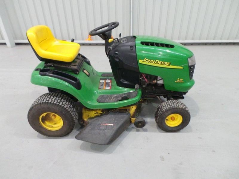 JOHN DEERE L111 RIDE ON MOWER