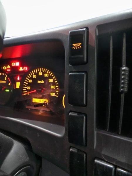 2013 ISUZU NNR200