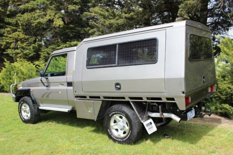 2002 TOYOTA LANDCRUISER RV (4x4) HDJ79R