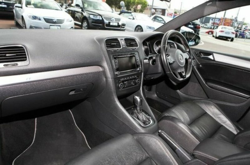2011 VOLKSWAGEN GOLF R 1K MY11