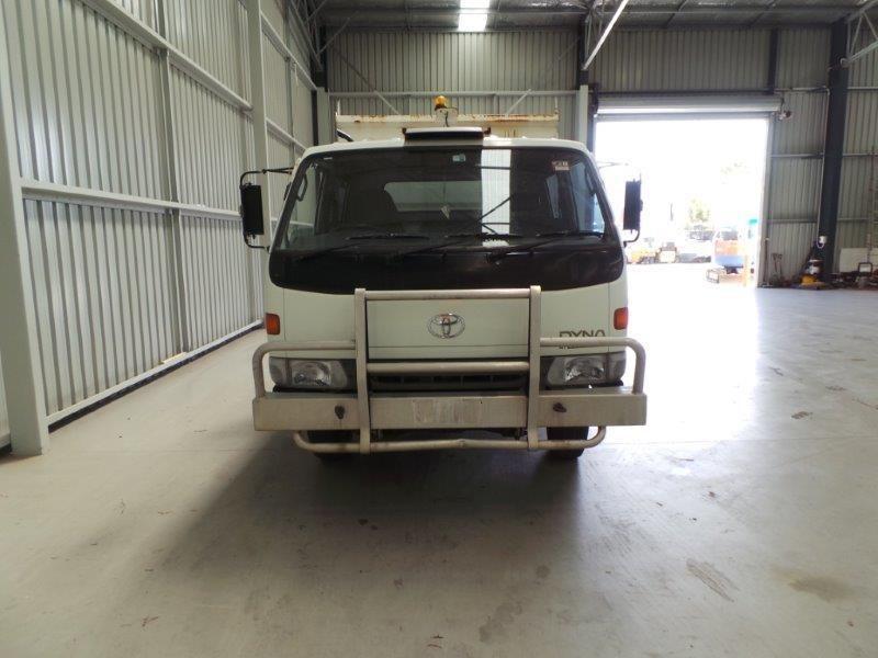 TOYOTA DYNA 300 TIPPER
