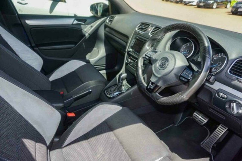 2011 VOLKSWAGEN GOLF R 1K MY11