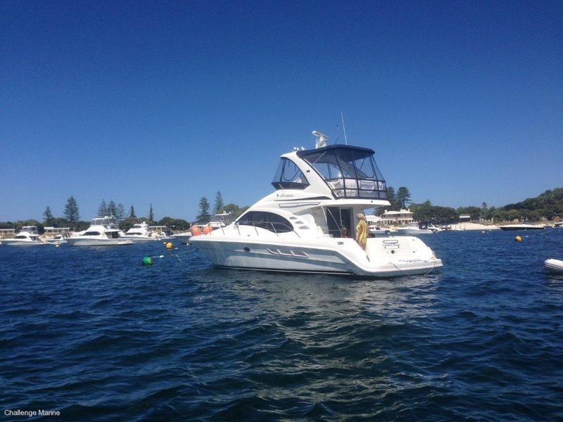 Sea Ray 44 Sedan Bridge Big volume live aboard resort style living