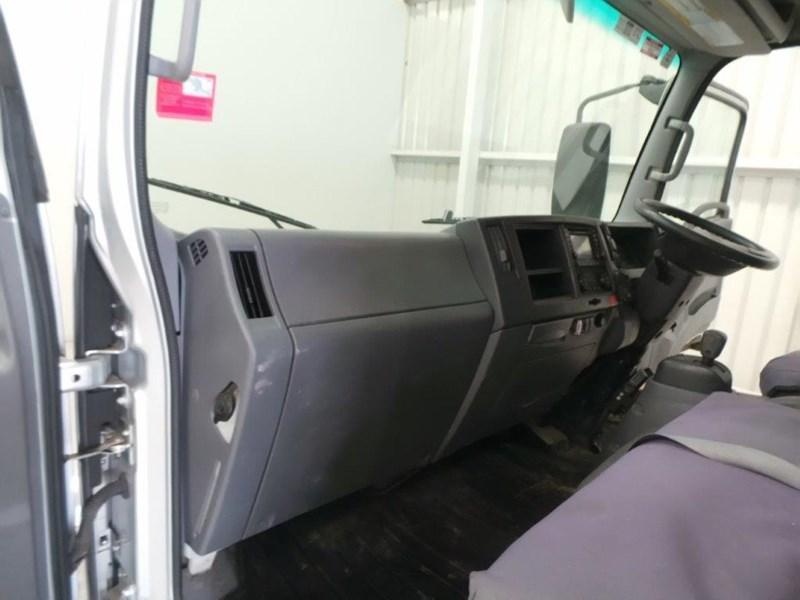 2010 ISUZU NPR200