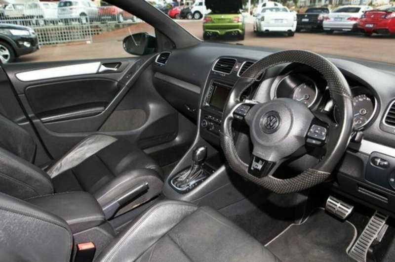 2011 VOLKSWAGEN GOLF R 1K MY11