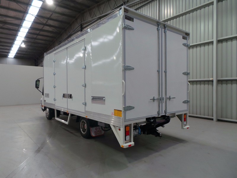 2016 HINO 617 - 300 Series 617 - 300 Series Truck