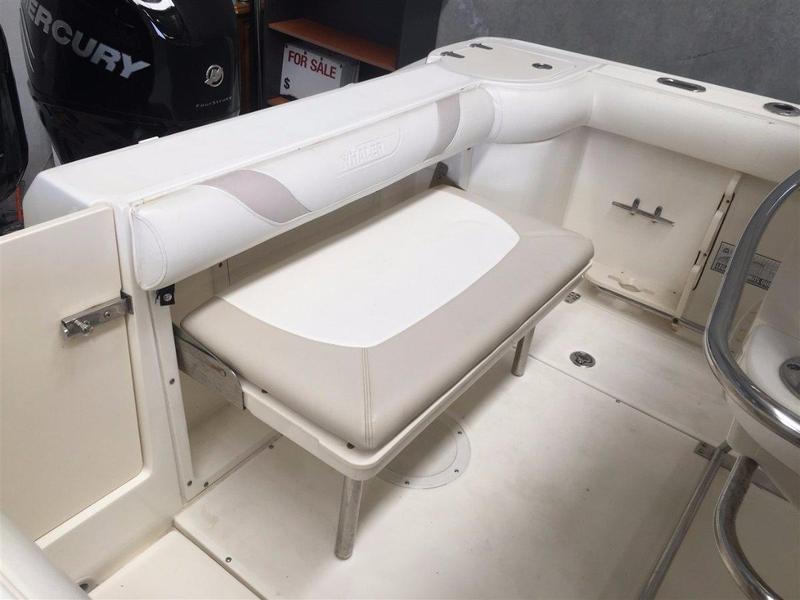 Boston Whaler 240 Outrage Nicest example in Australia