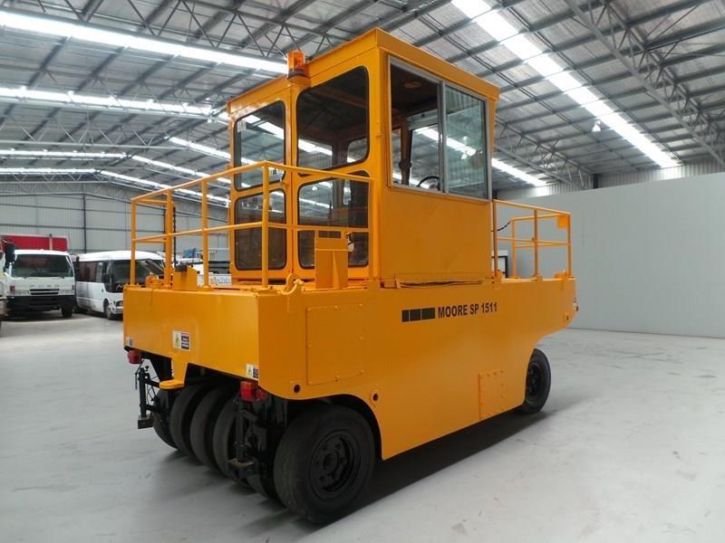 1979 MOORE SP1511 ROLLER