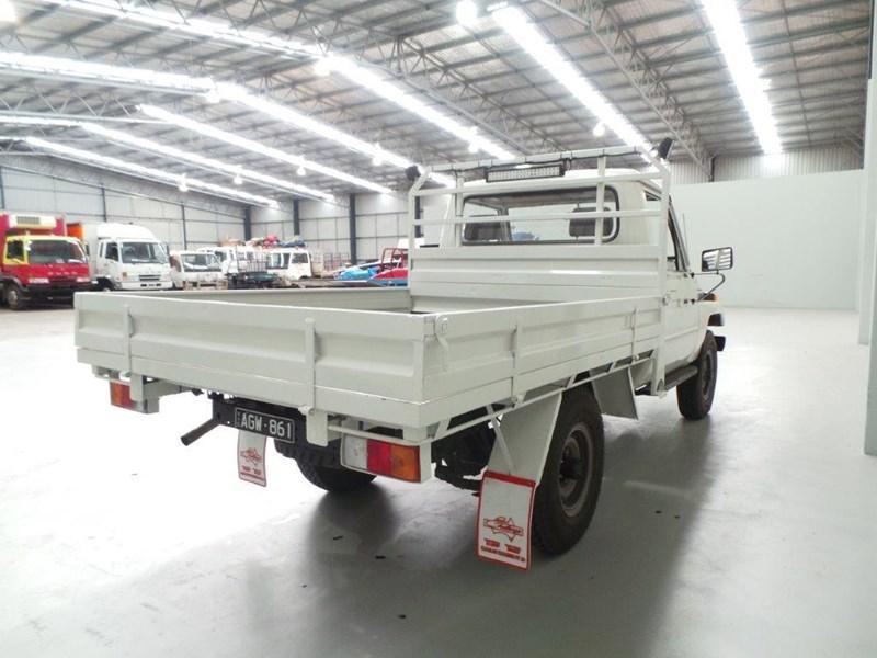 1985 TOYOTA LAND CRUISER HJ75 TRAY TRUCK