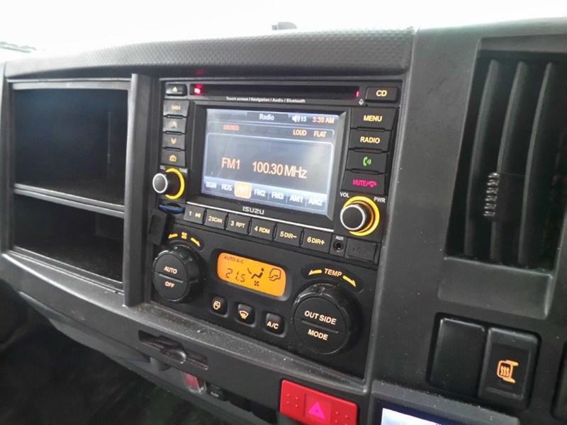 2010 ISUZU NPR200