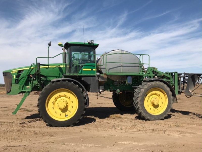 JOHN DEERE 4930 Sprayer