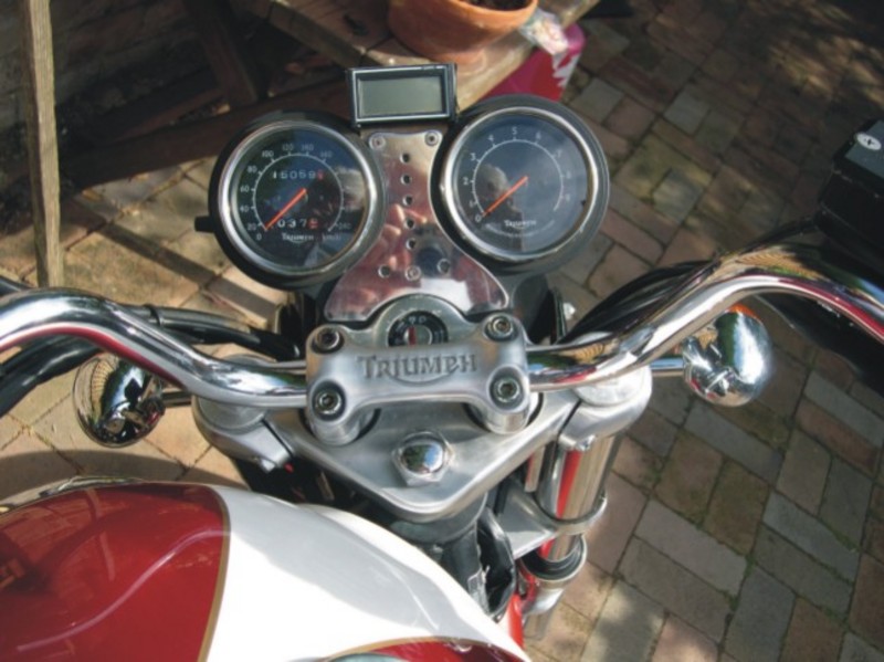 2001 TRIUMPH THUNDERBIRD 900