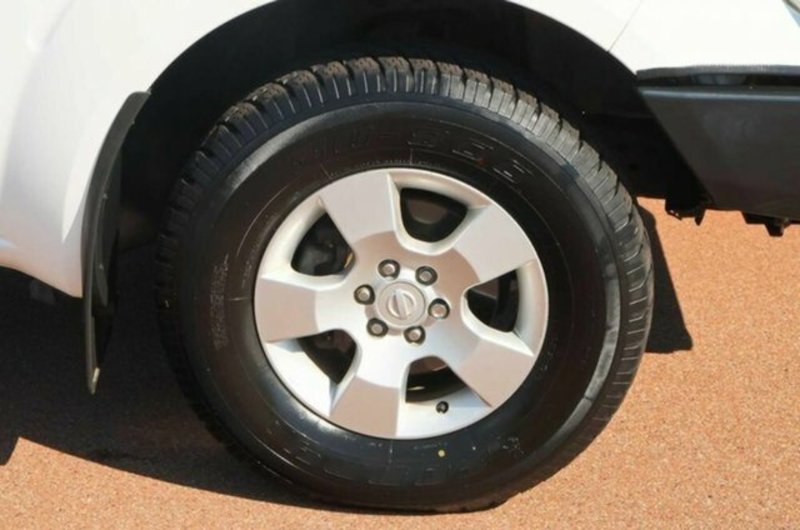 2009 NISSAN NAVARA RX D40
