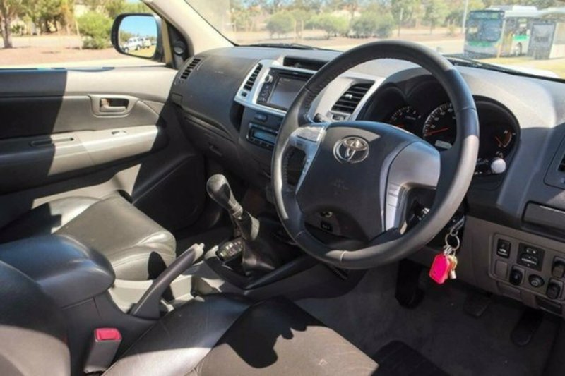 2012 TOYOTA HILUX SR5 (4x4) KUN26R MY12