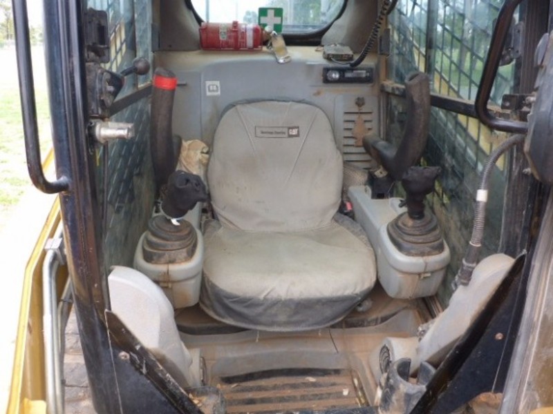2011 CATERPILLAR 279C Loader