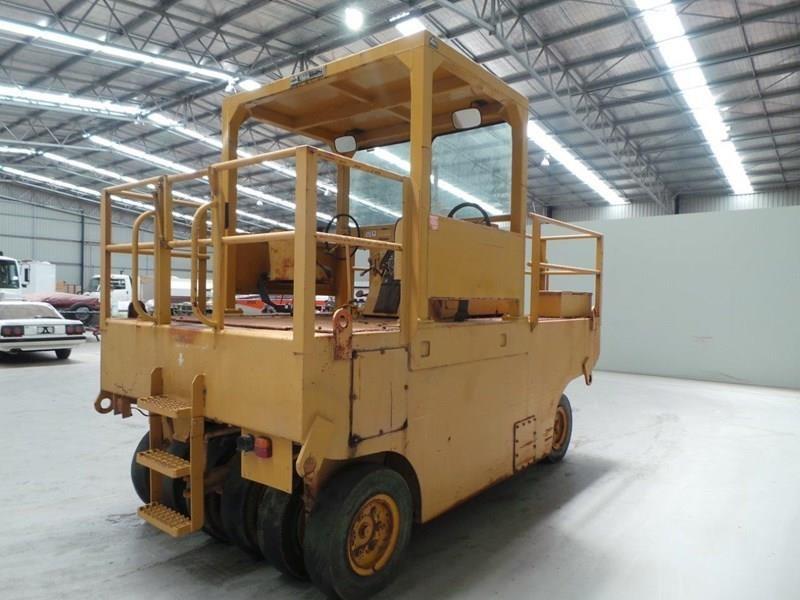 1979 MOORE SP1511 ROLLER