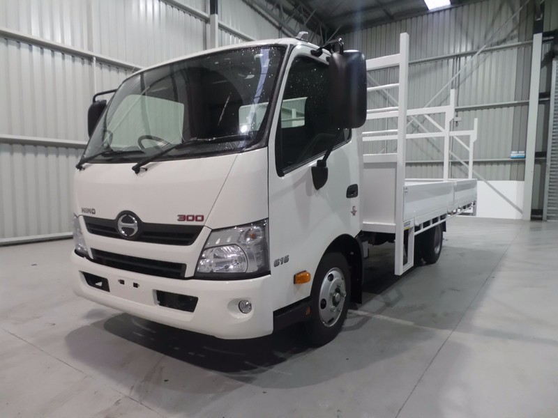 2016 HINO 616 - 300 Series 616 - 300 Series Truck