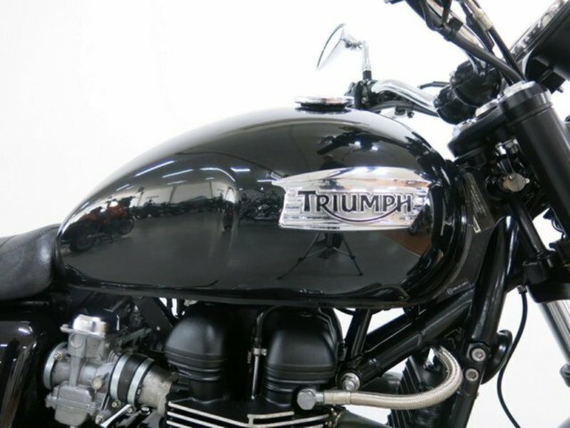 2011 TRIUMPH Bonneville SE