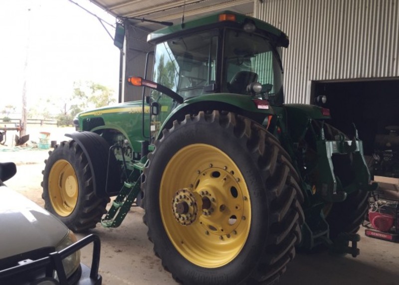 JOHN DEERE 8520 Tractor