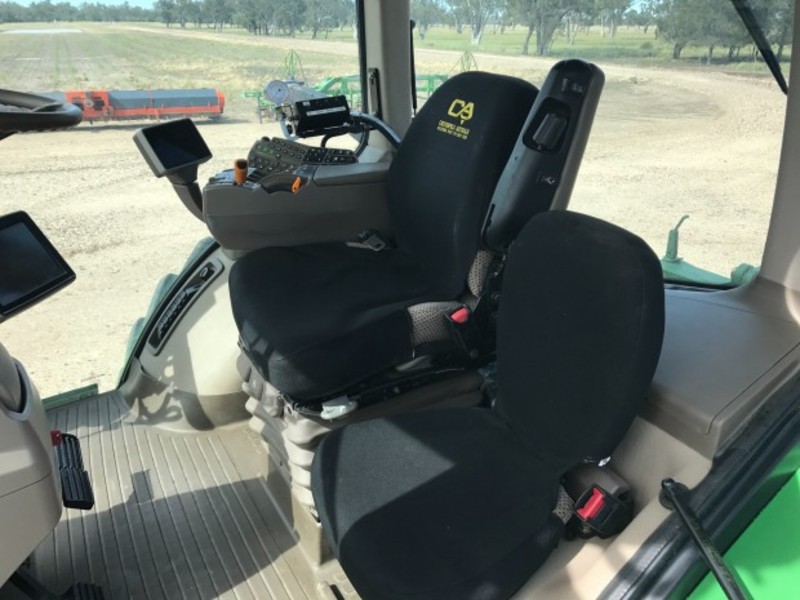 JOHN DEERE 8335R Tractor