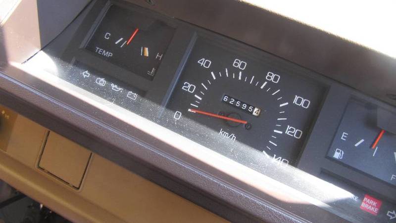 1982 MITSUBISHI L300 EXPRESS SB