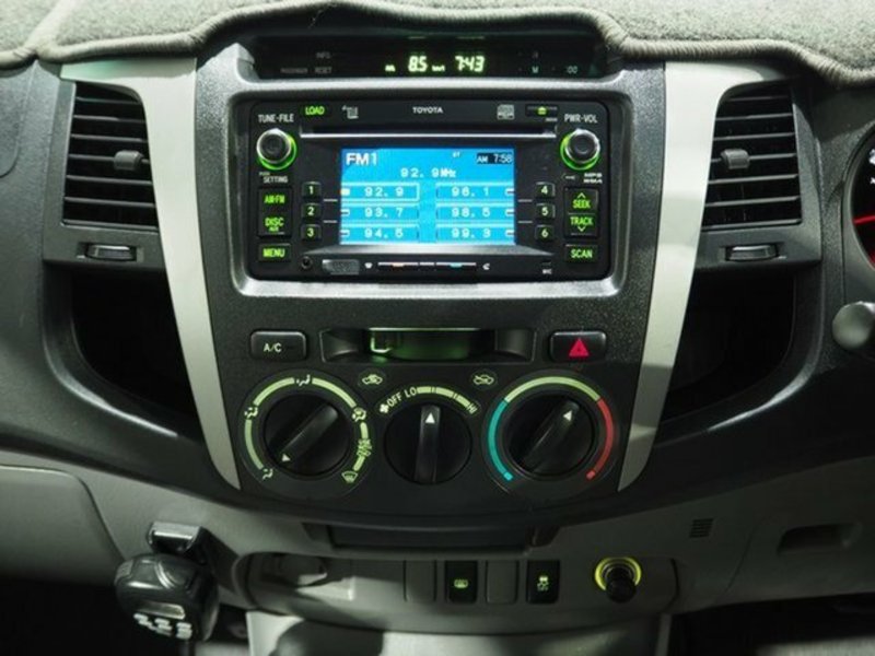 2011 TOYOTA HILUX SR5 (4x4) KUN26R MY11 UPGRADE
