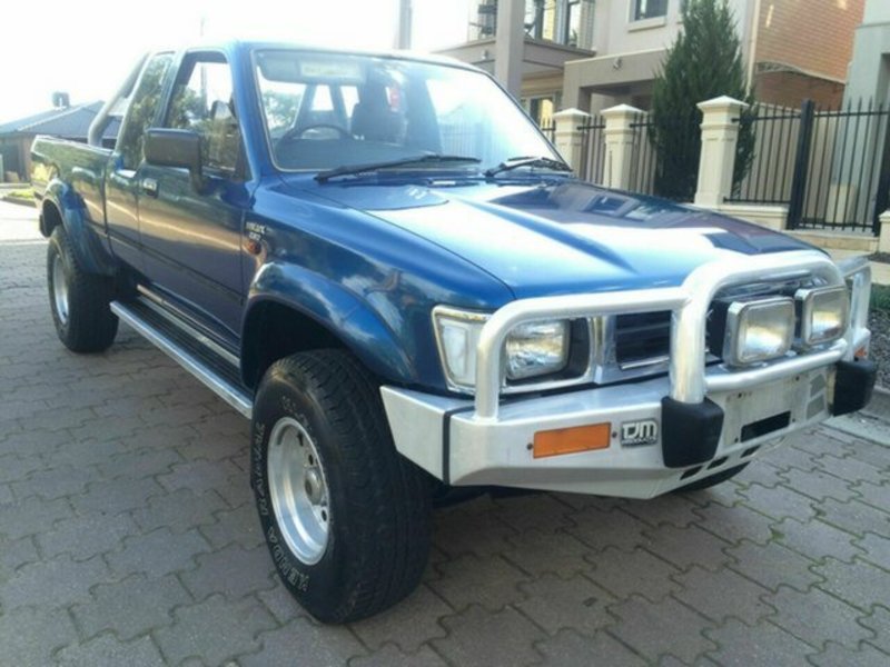 1992 TOYOTA HILUX (4x4) LN111R