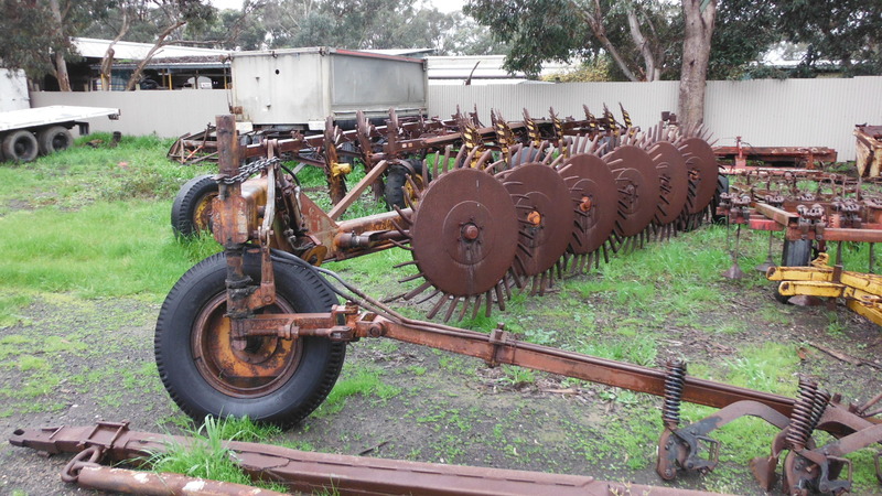 6 WHEEL PEDRIC STICK RAKE 1718