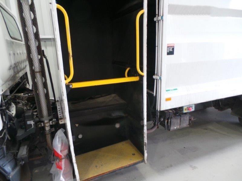 2006 ISUZU NPR400 GARBAGE COMPACTOR