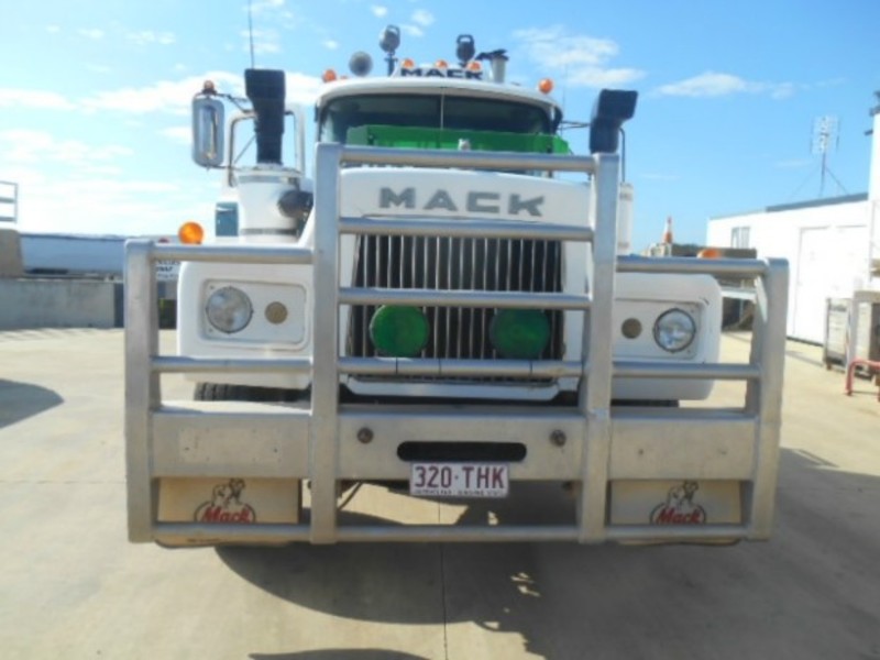 1977 MACK R600 SERIES R600 SERIES Truck