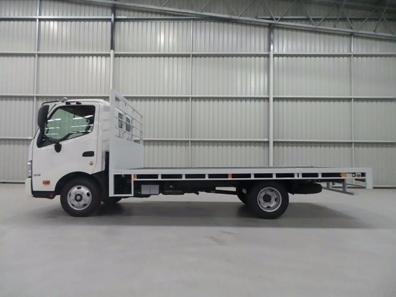 2017 HINO 300 SERIES - 616