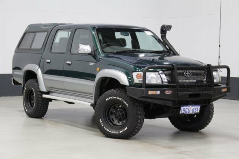 2002 TOYOTA HILUX SR5 (4x4) KZN165R