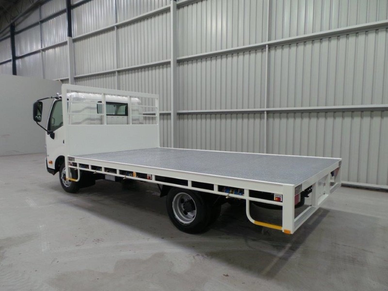 2016 HINO 717 - 300 Series 717 - 300 Series Truck