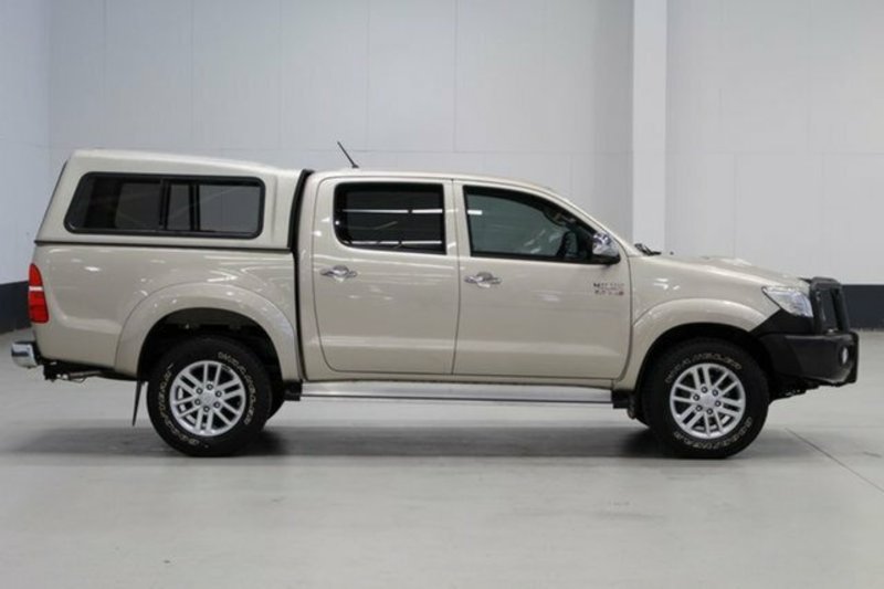 2012 TOYOTA HILUX SR5 (4x4) KUN26R MY12
