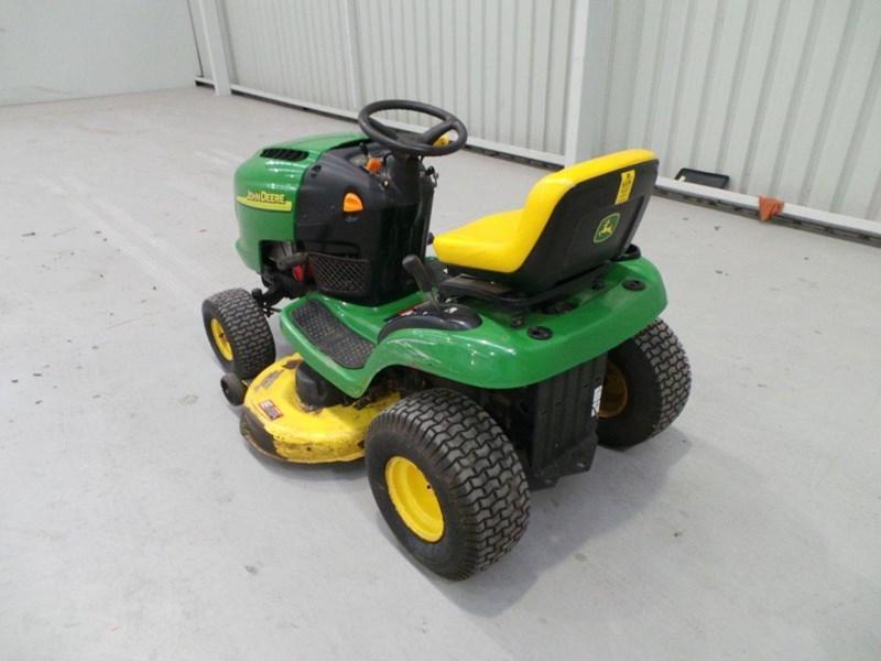 JOHN DEERE L111 RIDE ON MOWER