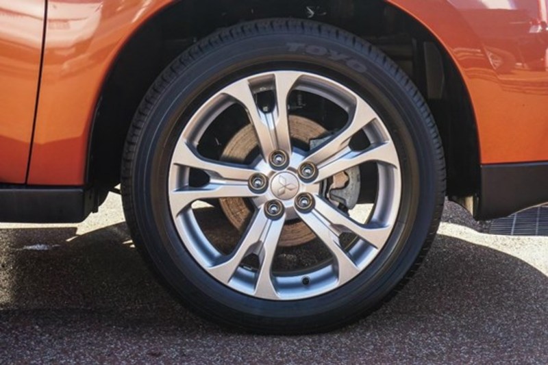 2013 MITSUBISHI OUTLANDER ES 4WD ZJ MY14