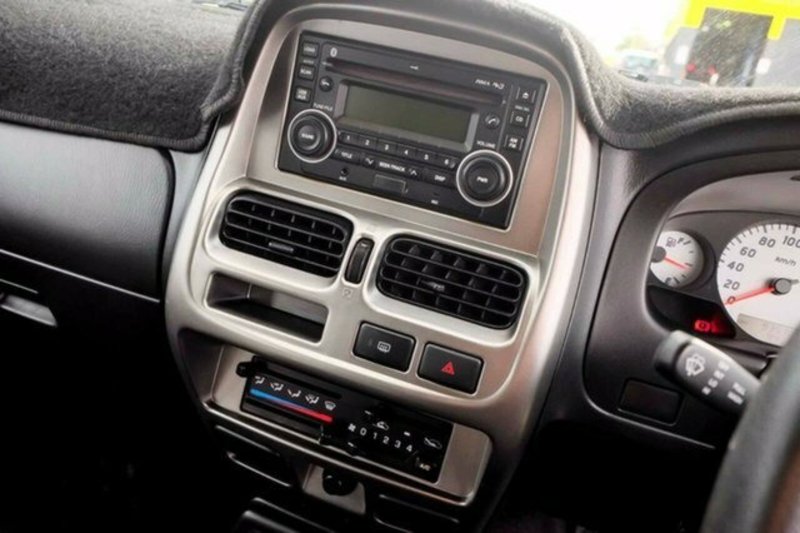 2012 NISSAN NAVARA ST-R SPECIAL EDITION (4x4) D22 SERIES 5