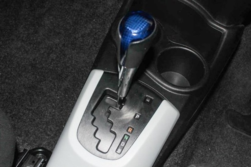 2013 TOYOTA PRIUS C E-CVT NHP10R