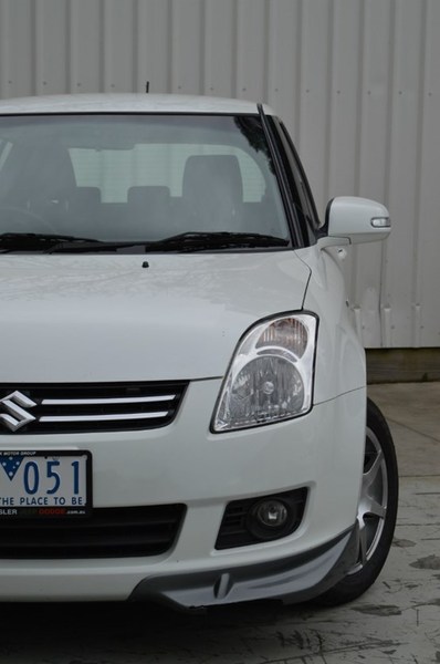 2009 SUZUKI SWIFT 100TH ANNIVERSARY RS415