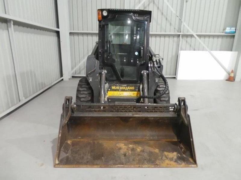 2011 NEW HOLLAND L220 SKID STEER LOADER