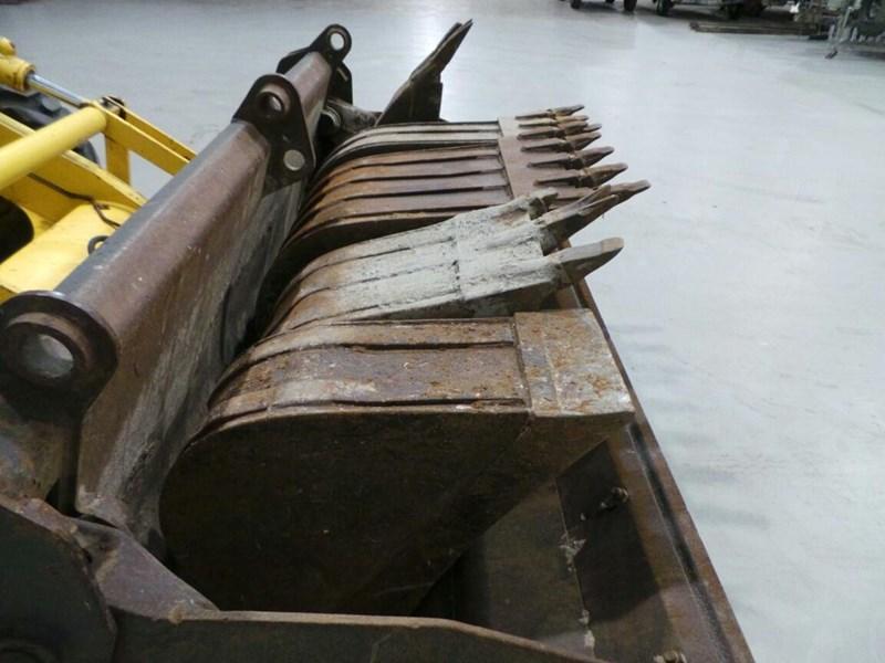 2003 NEW HOLLAND LB90