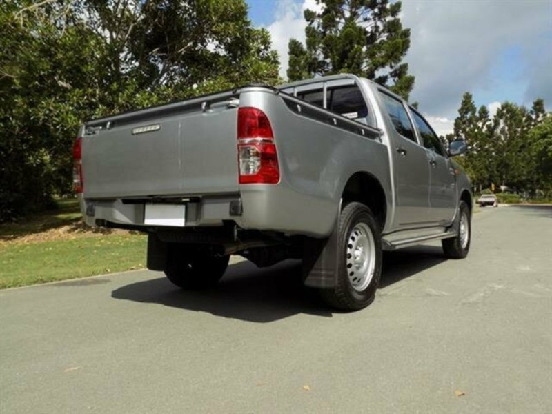 2015 TOYOTA HILUX SR5 (4x4) KUN26R MY14