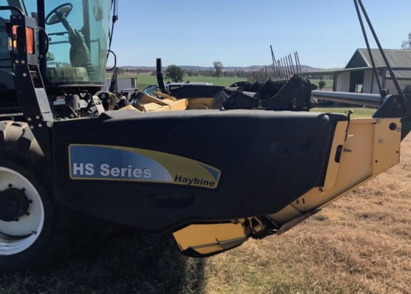 2009 NEW HOLLAND H8080 Windrowers