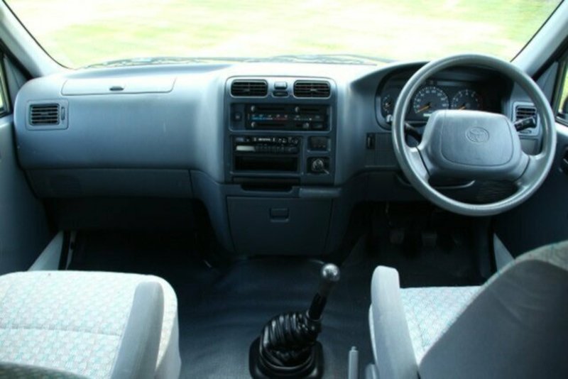 2003 TOYOTA HIACE SBV RCH12R
