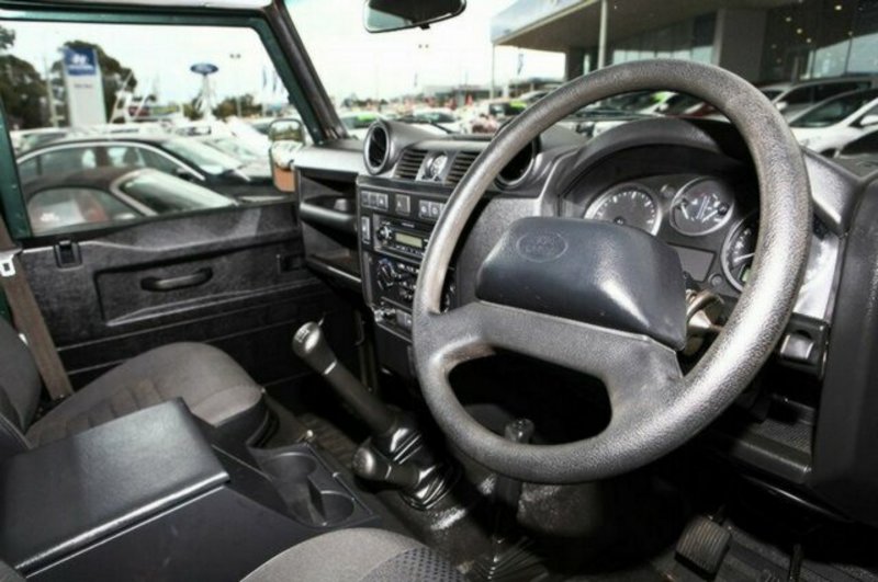 2009 LAND ROVER DEFENDER 110 (4x4) MY09