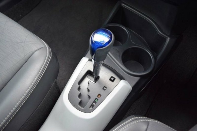 2013 TOYOTA PRIUS-C i-TECH HYBRID NHP10R