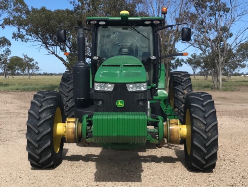 JOHN DEERE 8335R Tractor