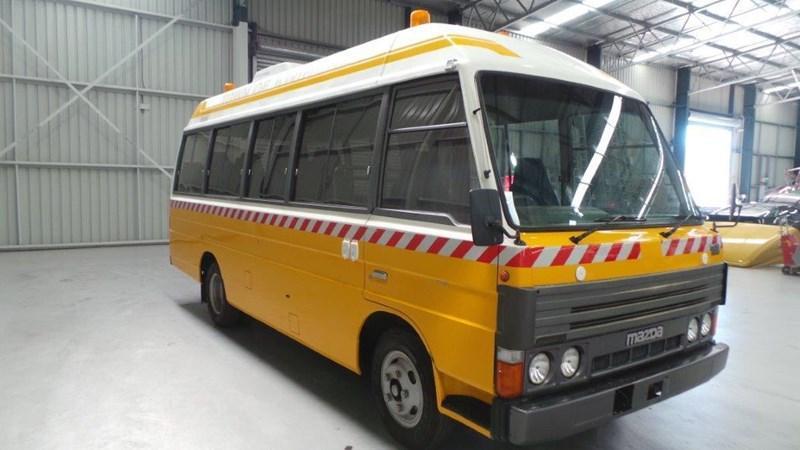 1992 MAZDA T3500 BUS
