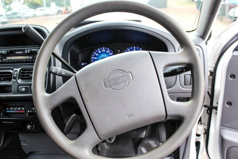 2000 NISSAN NAVARA DX