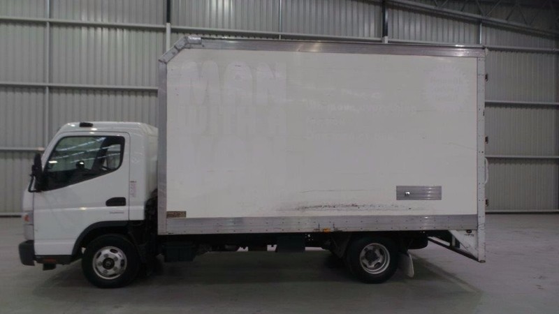 2011 FUSO Canter 515 Canter 515 Truck